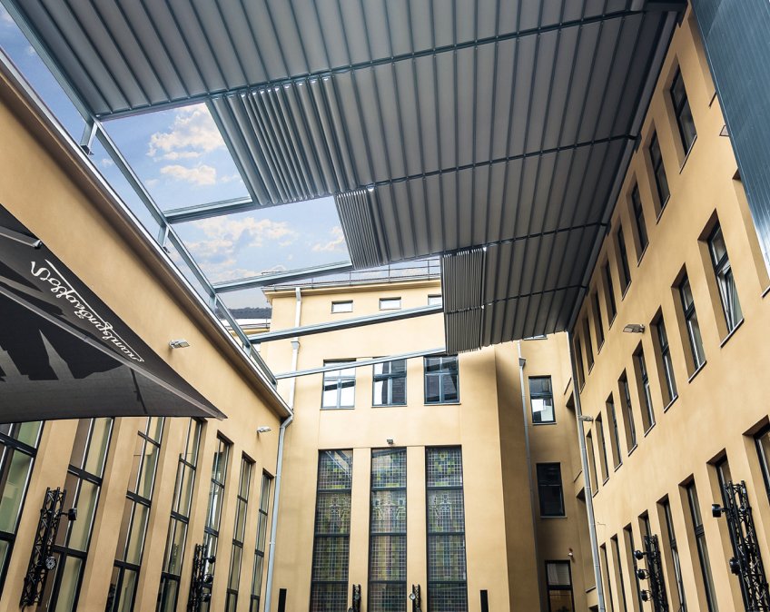 retractable pergola